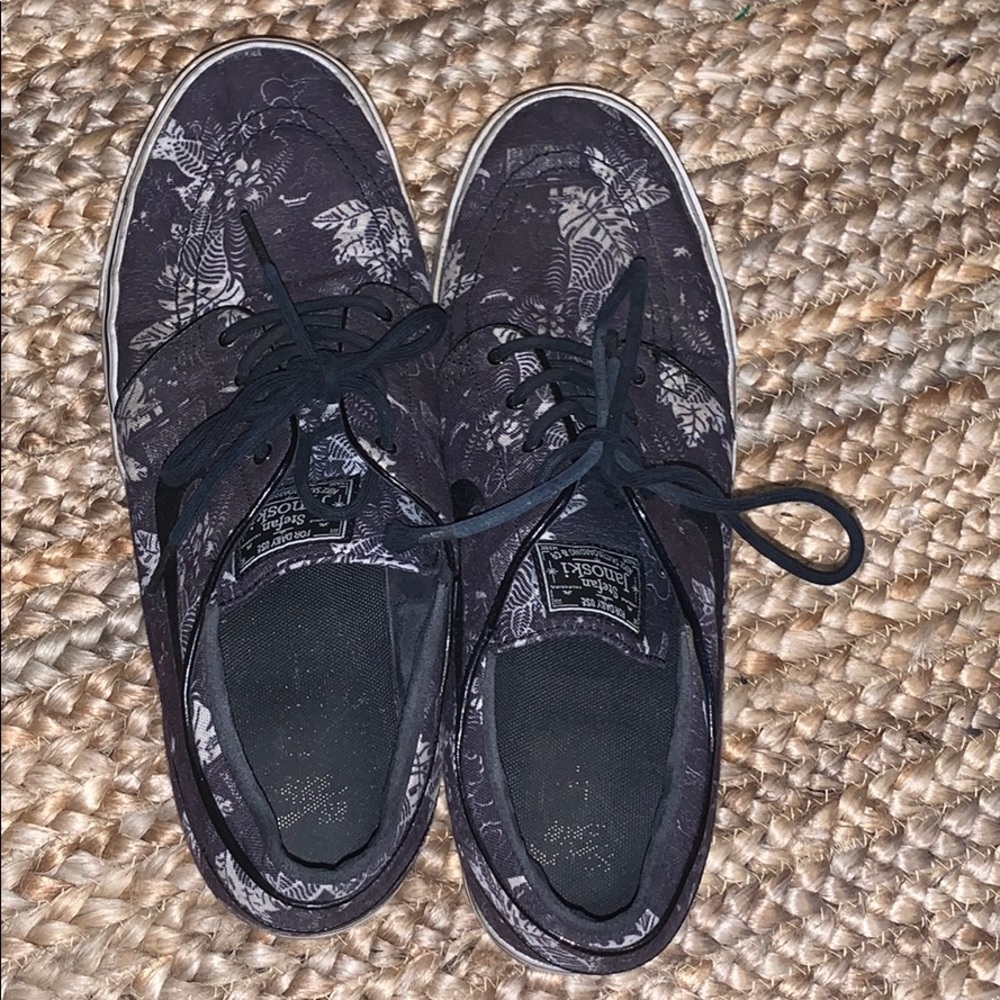 Nike zoom janoskis - black floral